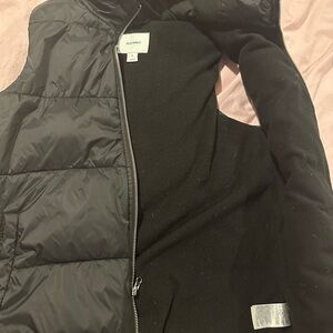 Old Navy Women's Black Puffer Vest